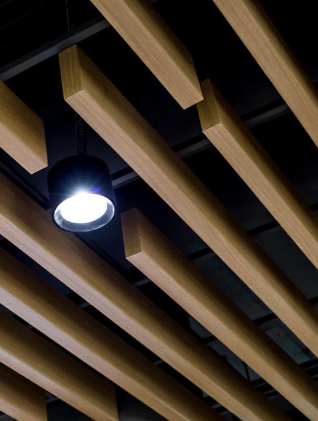 Plafonds en bois au design moderne pour bureaux